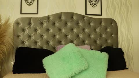 kathh_latorre online show from 04.08.26