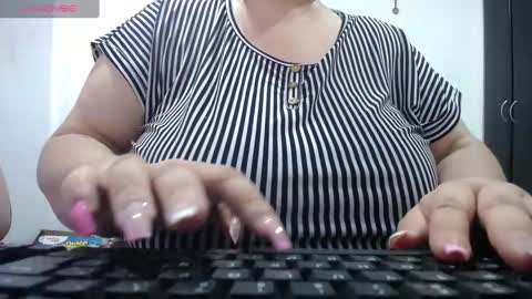 Snapshot of kathybigboobsbbw_ chatting on 01.21.25 kathybigboobsbbw_ online show from 01.21.25