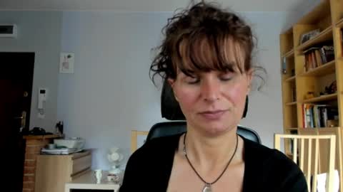 Snapshot of kathysky40 chatting on 10.25.25 KATHY online show from 10.25.25