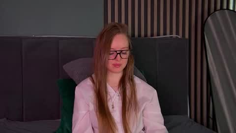 Snapshot of kathystewart chatting on 10.11.25 Kathy online show from 10.11.25