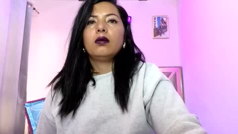 Snapshot of katia_collins chatting on 10.05.25 Katia collins online show from 10.05.25