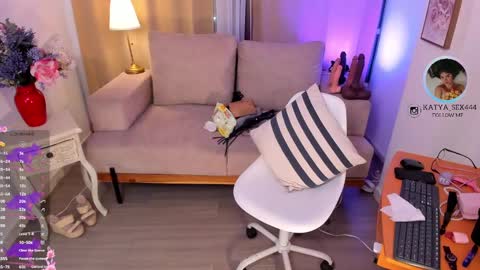 Snapshot of katia_high chatting on 10.01.25 katia_high online show from 10.01.25