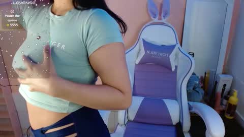 Snapshot of katia_rous_69 chatting on 12.23.25 katia online show from 12.23.25