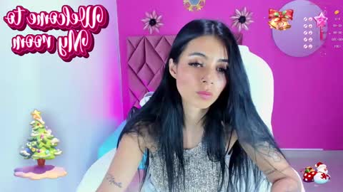 Snapshot of katia_sex25 chatting on 12.18.24 Katia online show from 12.18.24