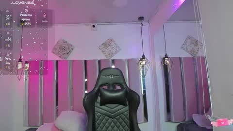 Snapshot of katia_ws chatting on 10.27.25 KATIA online show from 10.27.25