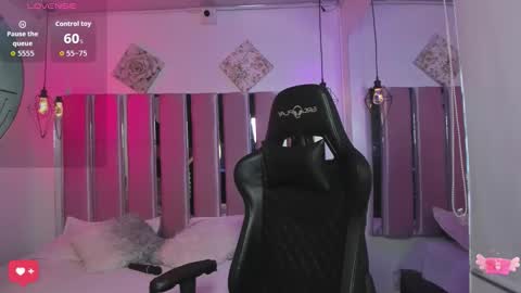 Snapshot of katia_ws chatting on 11.17.25 KATIA online show from 11.17.25