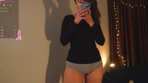 Snapshot of katie________ chatting on 03.05.25 Katienext stream online show from 03.05.25