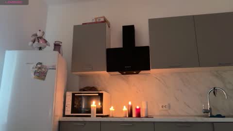 Snapshot of katie________ chatting on 10.16.25 Katienext stream online show from 10.16.25