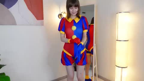 Snapshot of katie_ktk chatting on 10.30.25 Katie online show from 10.30.25