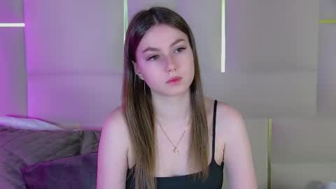 Snapshot of katiereeves chatting on 02.06.26 katiereeves online show from 02.06.26