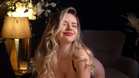 Snapshot of katjolie chatting on 01.17.25 KatJolie online show from 01.17.25