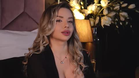 Snapshot of katjolie chatting on 02.19.25 KatJolie online show from 02.19.25