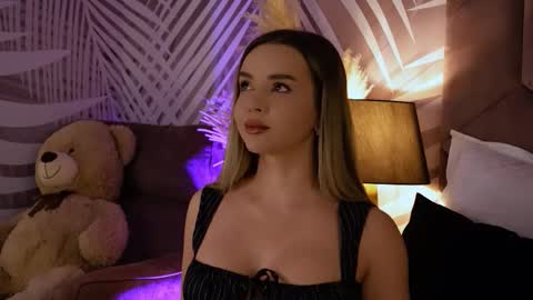 KatJolie online show from 10.21.25