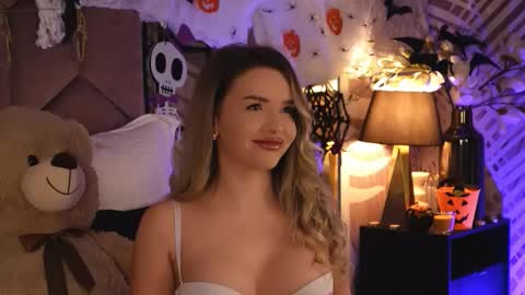 KatJolie online show from 10.27.25