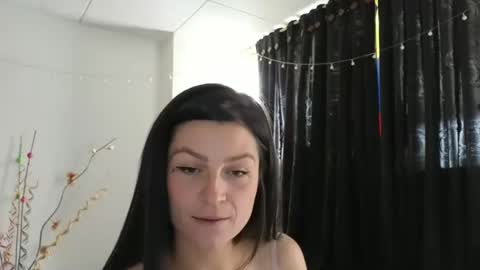 Snapshot of katlopez19 chatting on 02.14.25 katalina online show from 02.14.25