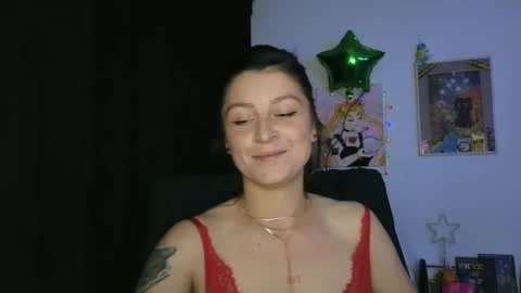 Snapshot of katlopez19 chatting on 12.17.25 katalina online show from 12.17.25