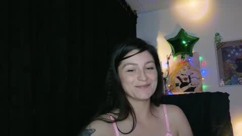 Snapshot of katlopez19 chatting on 12.17.25 katalina online show from 12.17.25