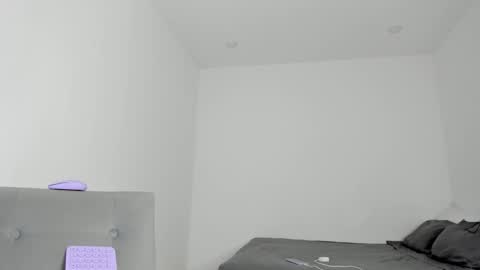 Follow me on instagram and twitter as correaktnees online show from 03.04.25