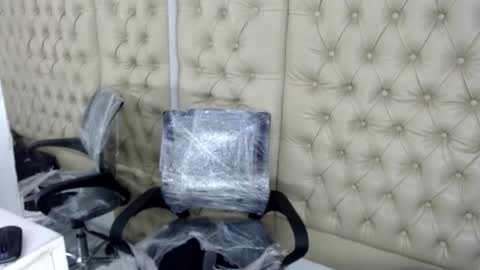 KatrinneHott online show from 12.14.25