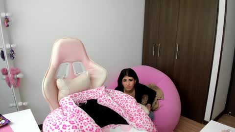 Snapshot of katrinrosex chatting on 12.04.24 Katrin online show from 12.04.24