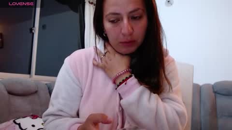 Snapshot of kattie_love chatting on 10.29.25 kattie online show from 10.29.25