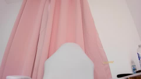 Snapshot of katty_feet_ chatting on 11.24.25 Katty online show from 11.24.25