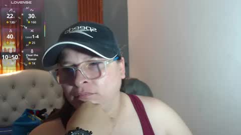 Snapshot of katty_findom_ chatting on 06.12.26 katty online show from 06.12.26
