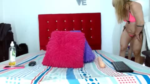Snapshot of kattysex74 chatting on 12.22.24 kattysex74 online show from 12.22.24