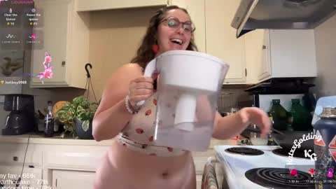 Snapshot of katxxgolding chatting on 09.26.25 Princesse Kat online show from 09.26.25