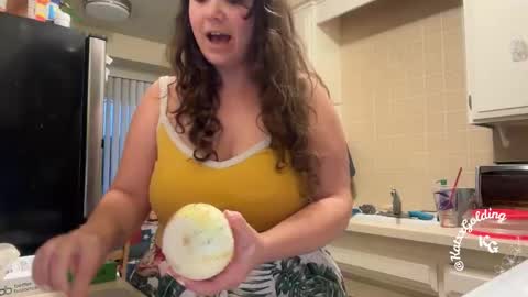 Snapshot of katxxgolding chatting on 10.11.25 Princesse Kat online show from 10.11.25