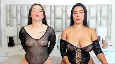 Snapshot of katy_and_paola chatting on 02.20.25 katy blonde girl and paola big boobs online show from 02.20.25