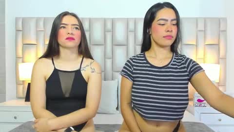 katy blonde girl and paola big boobs online show from 11.22.25