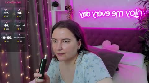 Snapshot of katyaneilson chatting on 06.06.26 Kate online show from 06.06.26