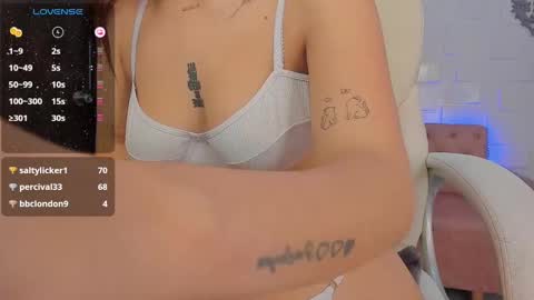 Snapshot of katyaroberts chatting on 12.11.24 katyaroberts online show from 12.11.24