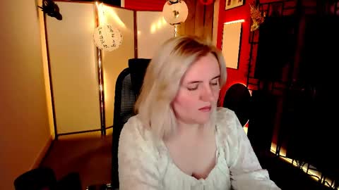Snapshot of katybriggs chatting on 06.06.26 Katy online show from 06.06.26