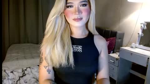 Snapshot of katykiat chatting on 10.19.25 katykiat online show from 10.19.25
