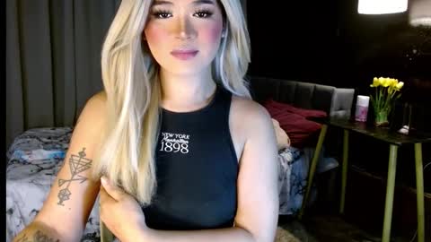 Snapshot of katykiat chatting on 10.26.25 katykiat online show from 10.26.25