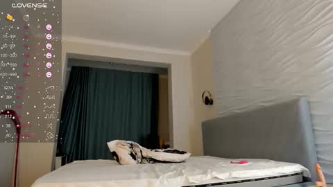 Snapshot of kawai_mai chatting on 10.29.25 mai online show from 10.29.25