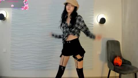 Snapshot of kawai_mai chatting on 12.01.25 mai online show from 12.01.25