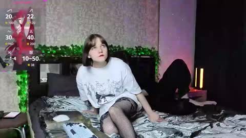 Snapshot of kawaiihornyartists chatting on 12.15.25 kawaiihornyartists online show from 12.15.25