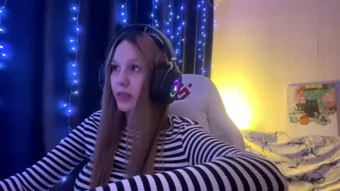 Snapshot of kayceefroehner chatting on 05.08.26 Amia online show from 05.08.26