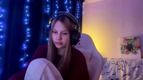 Snapshot of kayceefroehner chatting on 05.13.26 Amia online show from 05.13.26