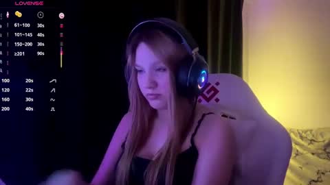 Snapshot of kayceefroehner chatting on 06.11.26 Amia online show from 06.11.26