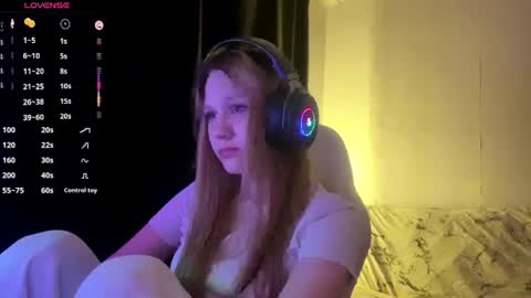 Snapshot of kayceefroehner chatting on 06.15.26 Amia online show from 06.15.26