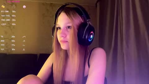 Snapshot of kayceefroehner chatting on 06.28.26 Amia online show from 06.28.26