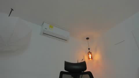      K A Y L A      online show from 11.30.25