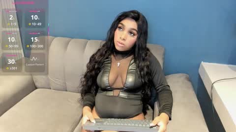 kaylaprince_ online show from 10.31.25