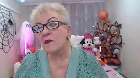 kaylesmoll online show from 10.22.25