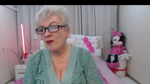 kaylesmoll online show from 04.15.26