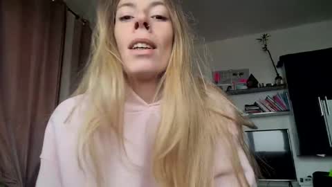 Snapshot of kayyrachyl chatting on 01.17.25 kayyrachyl online show from 01.17.25